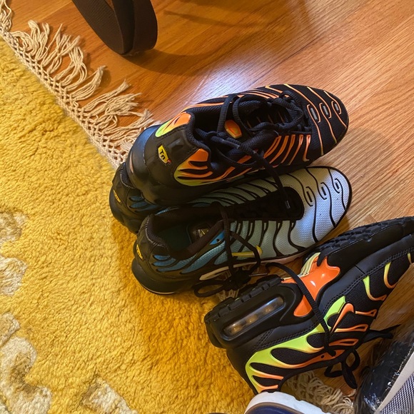 Nike multicolor TN Air gym shoes size 7/7.5 - Picture 3 of 5